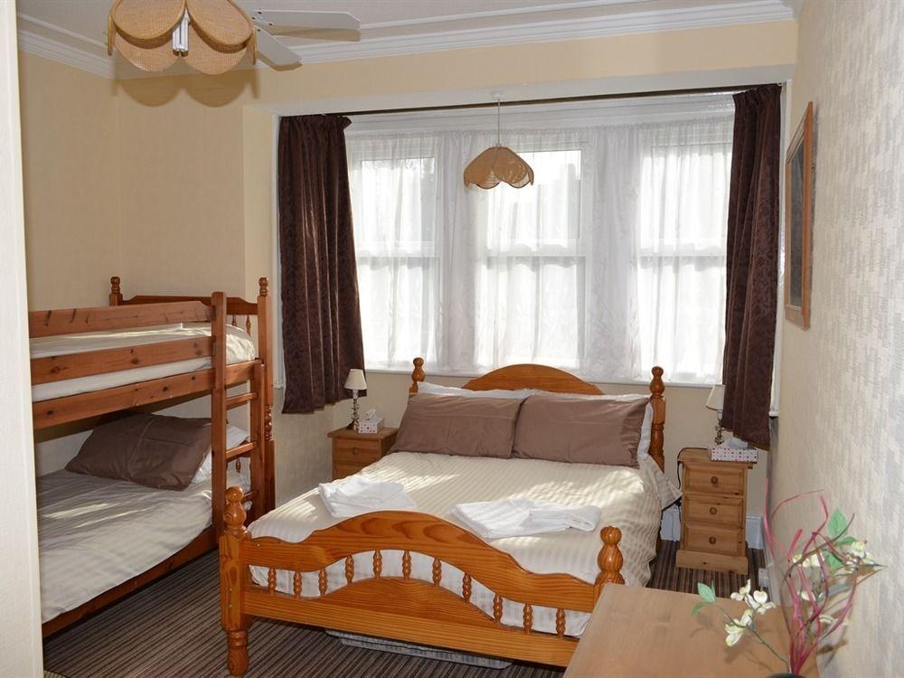 Chandos Premier Фолькустоун Экстерьер фото