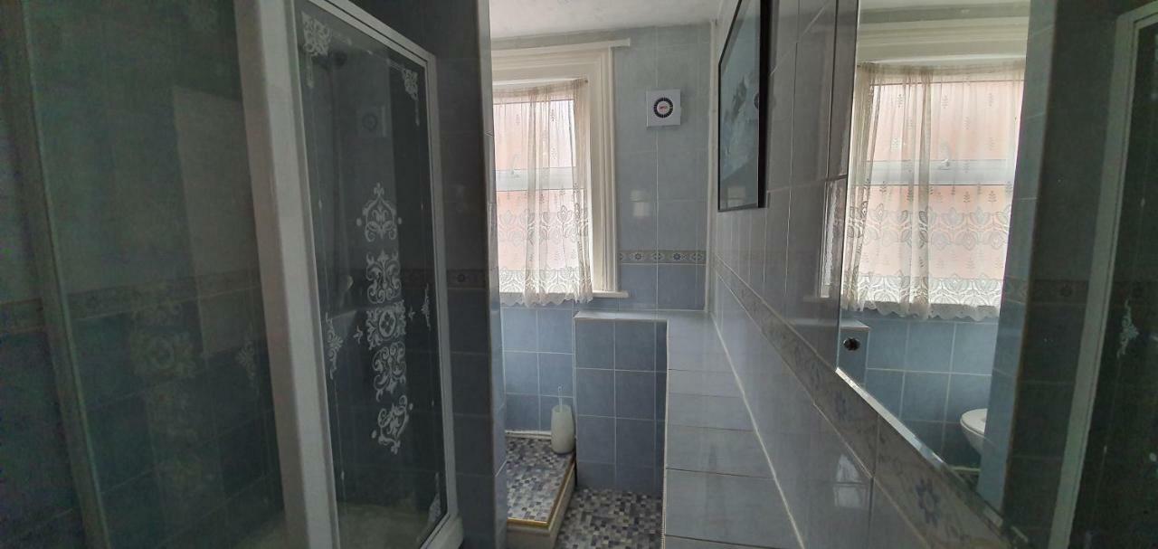 Chandos Premier Фолькустоун Экстерьер фото